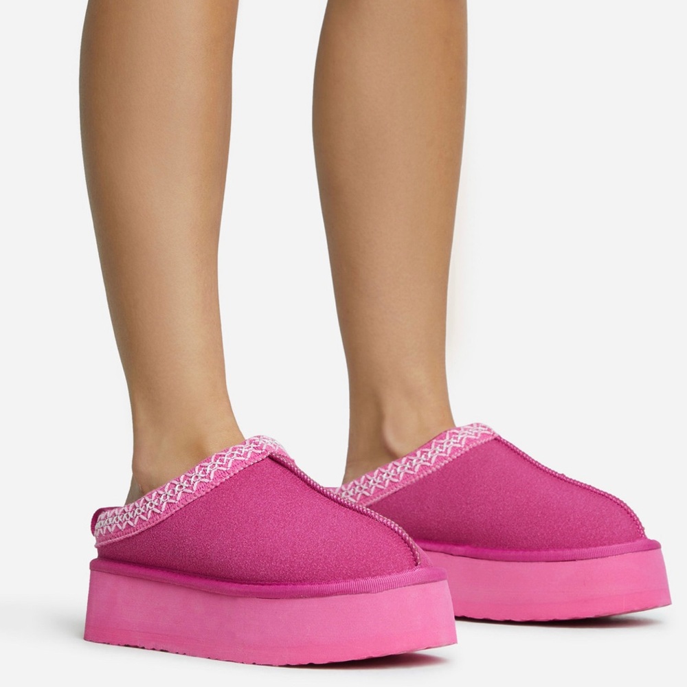 TAZMIN AZTEC DETAIL FAUX FUR LINING PLATFORM SLIPPER IN PINK FAUX SUEDE.